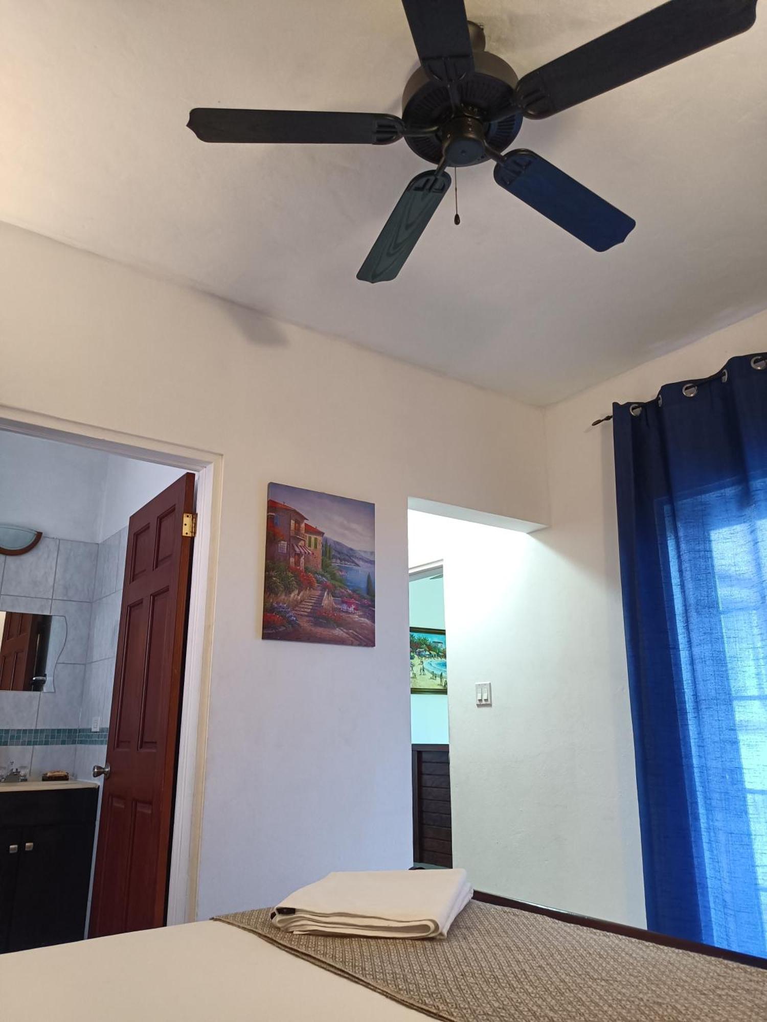 Holiday Home Belvedere Dickenson Bay الغرفة الصورة